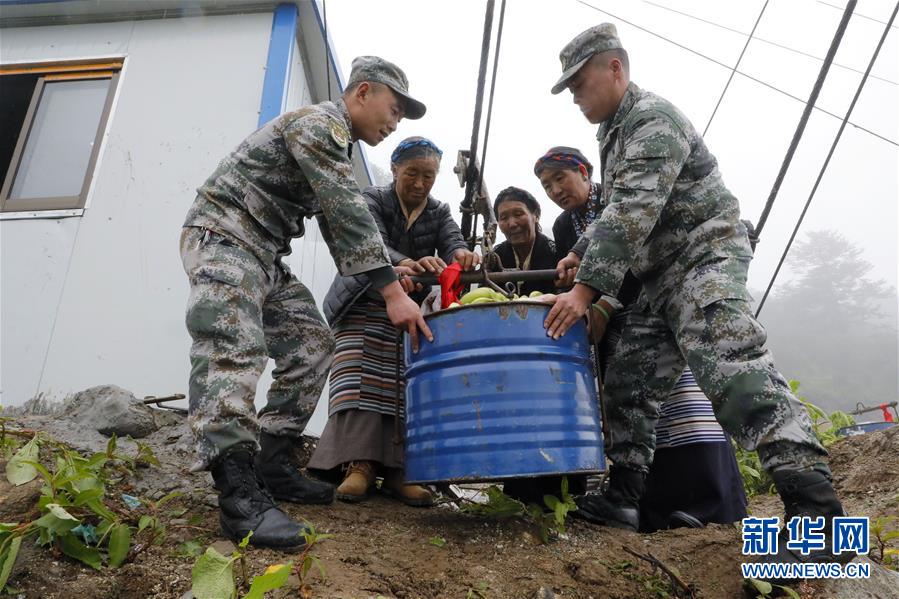 （圖文互動）（2）特寫：&ldquo;八一&rdquo;禮物，飛向云端哨所