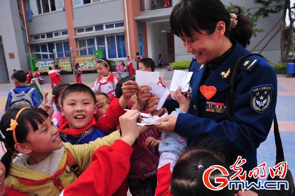 【我和軍隊(duì)的不解之緣】&ldquo;先是軍人，才是媽媽&rdquo;