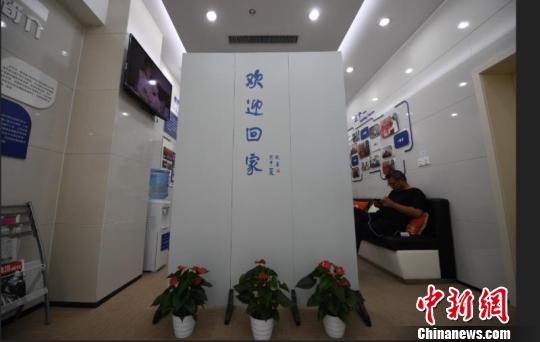 3200余個(gè)杭州愛(ài)心驛站:酷暑嚴(yán)寒中的“人情味道”