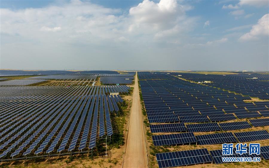 （新華全媒頭條&middot;在習(xí)近平新時代中國特色社會主義思想指引下&mdash;&mdash;新時代新作為新篇章&middot;圖文互動）（6）綠富同興畫卷在沙海中鋪展&mdash;&mdash;庫布其沙漠生態(tài)治理紀(jì)實