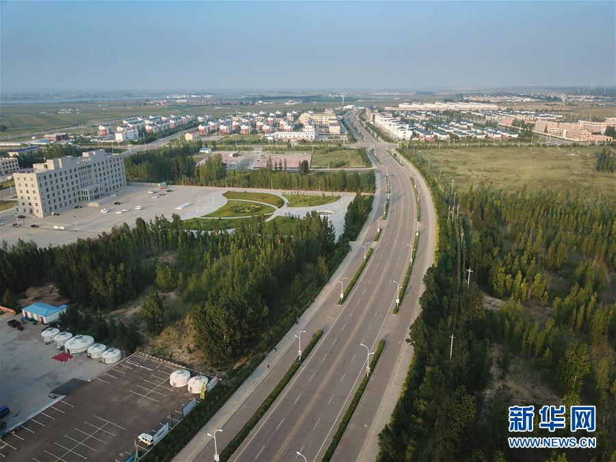 （新華全媒頭條&middot;在習(xí)近平新時代中國特色社會主義思想指引下&mdash;&mdash;新時代新作為新篇章&middot;圖文互動）（8）綠富同興畫卷在沙海中鋪展&mdash;&mdash;庫布其沙漠生態(tài)治理紀(jì)實