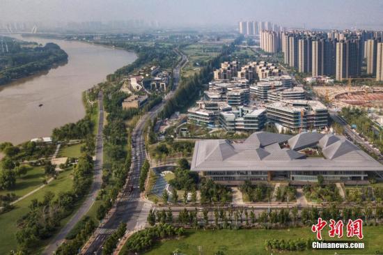 8月9日，航拍南京江心洲新加坡&middot;南京生態(tài)科技島。 <a target='_blank' >中新社</a>記者 泱波 攝
