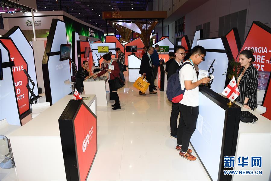 (新華全媒頭條·聚焦進(jìn)口博覽會(huì)·圖文互動(dòng))(8)匯聚世界經(jīng)濟(jì)前行的浩蕩潮流——從首屆中國國際進(jìn)口博覽會(huì)看全球合作發(fā)展新趨勢(shì)