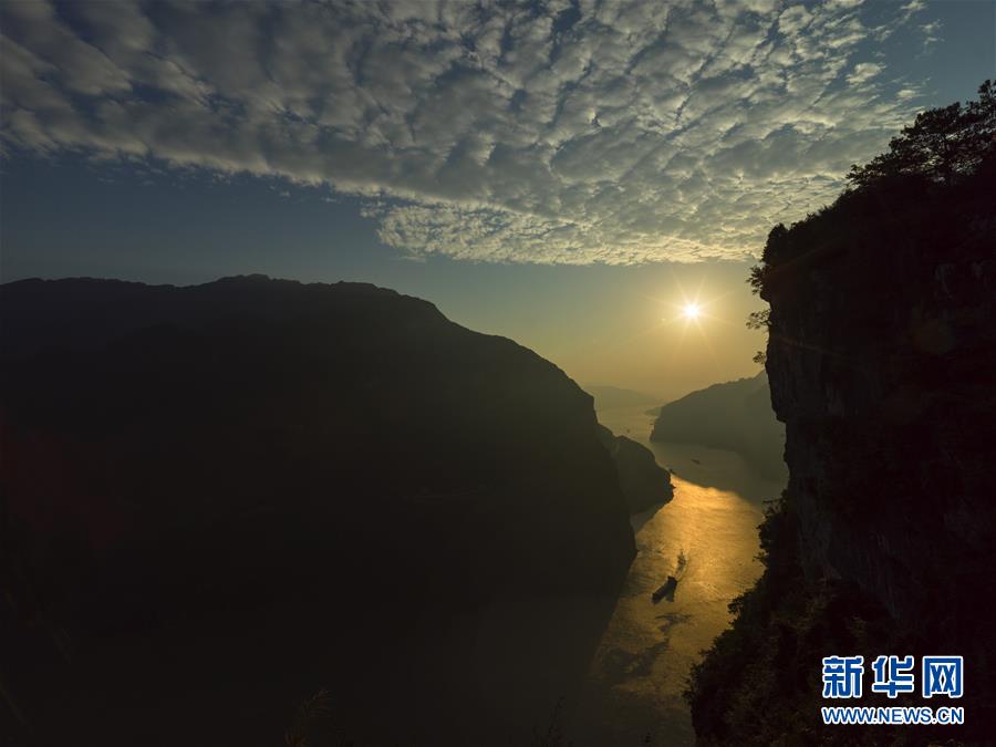 （百城百縣百企調(diào)研行&middot;圖文互動）（5）建設(shè)長江綠色走廊再譜新章&mdash;&mdash;長江三峽集團發(fā)展紀(jì)實