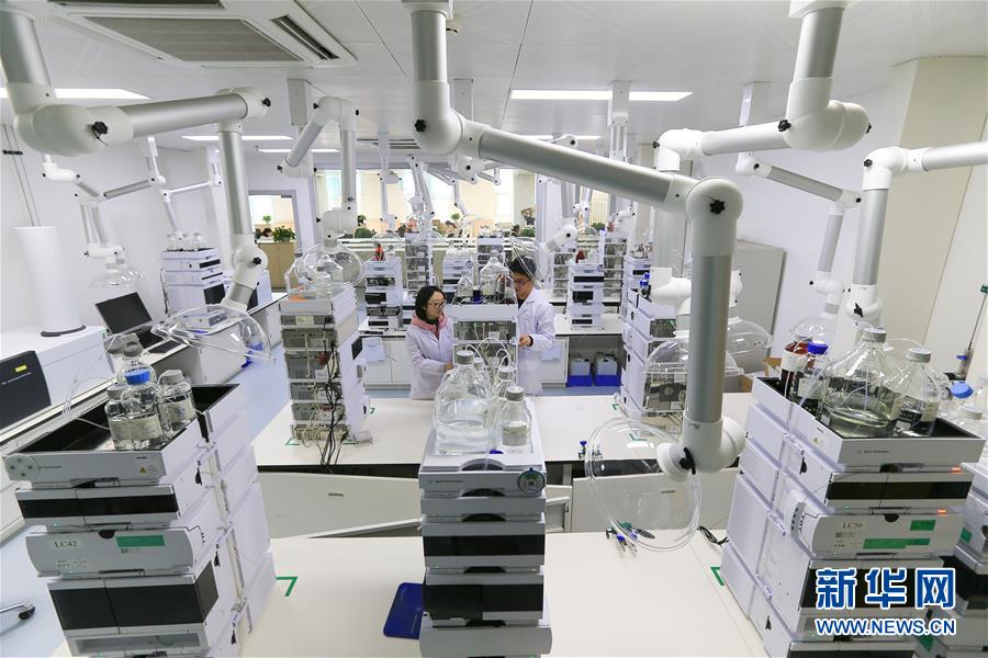 (百城百縣百企調研行·圖文互動)(5)“藍鯨1號”從這里駛出——山東煙臺崛起制造業(yè)高地