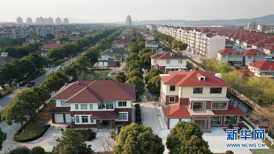 （慶祝改革開(kāi)放40周年基層行&middot;村莊篇&middot;圖文互動(dòng)）（3）&ldquo;第一村&rdquo;華西：住房、樓宇刻畫(huà)發(fā)展&ldquo;年輪&rdquo;