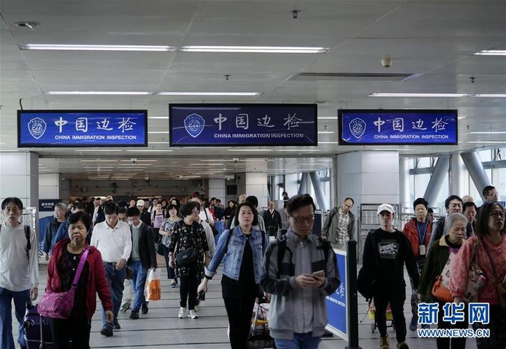 （圖文互動）（4）四十年、一扇窗&mdash;&mdash;兩地值守者眼中的羅湖橋