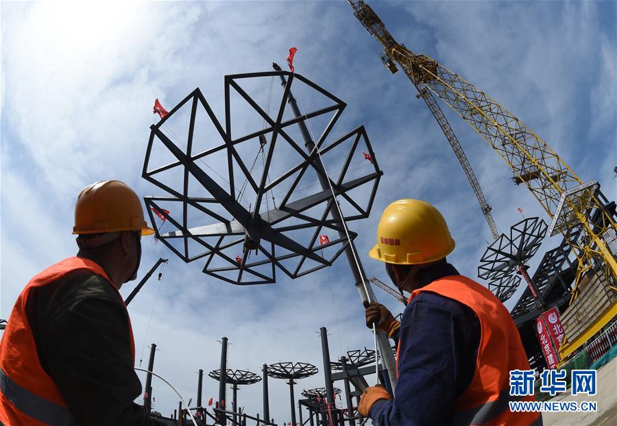 （新華全媒頭條&middot;圖文互動(dòng)）（2）領(lǐng)航！向著高質(zhì)量發(fā)展堅(jiān)定前行&mdash;&mdash;以習(xí)近平同志為核心的黨中央引領(lǐng)中國(guó)經(jīng)濟(jì)發(fā)展述評(píng)