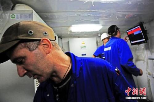 中國造船廠里的外籍員工。 李風 攝