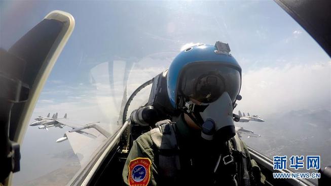 （改革先鋒風(fēng)采&middot;圖文互動）（2）戴明盟：航母戰(zhàn)斗機英雄試飛員