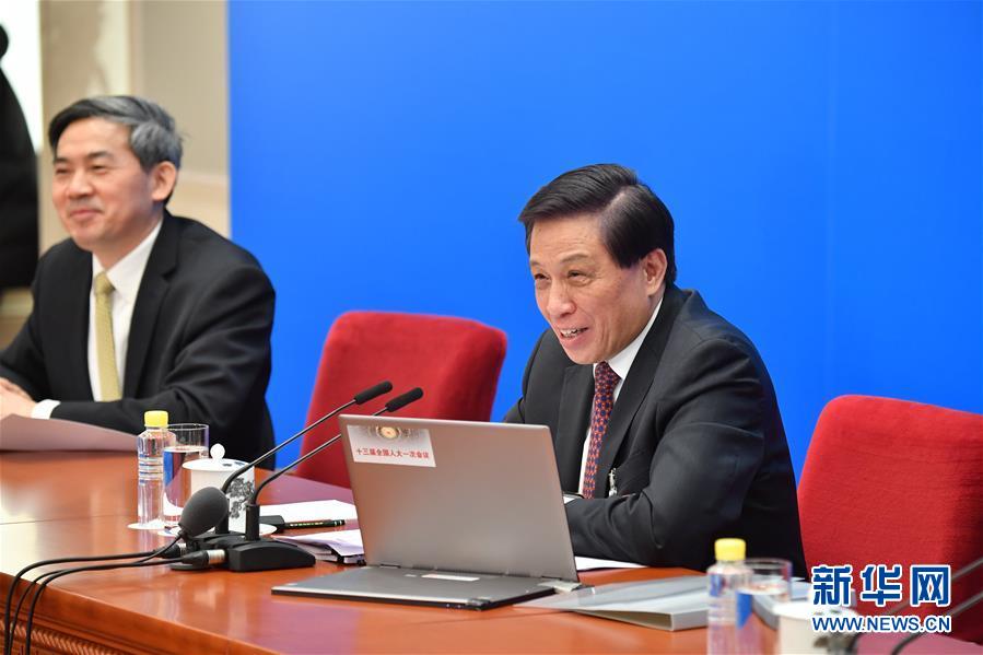 （兩會(huì)&middot;XHDW）（4）十三屆全國人大一次會(huì)議舉行新聞發(fā)布會(huì) 