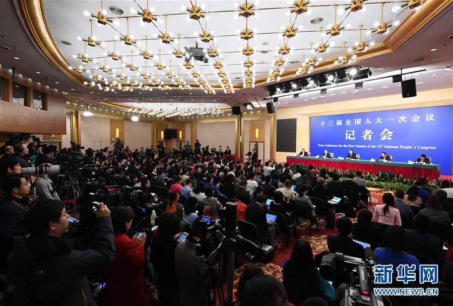 （兩會(huì)&middot;XHDW）（1）國(guó)家發(fā)改委主任何立峰等就&ldquo;創(chuàng)新和完善宏觀調(diào)控，推動(dòng)高質(zhì)量發(fā)展&rdquo;答記者問(wèn)