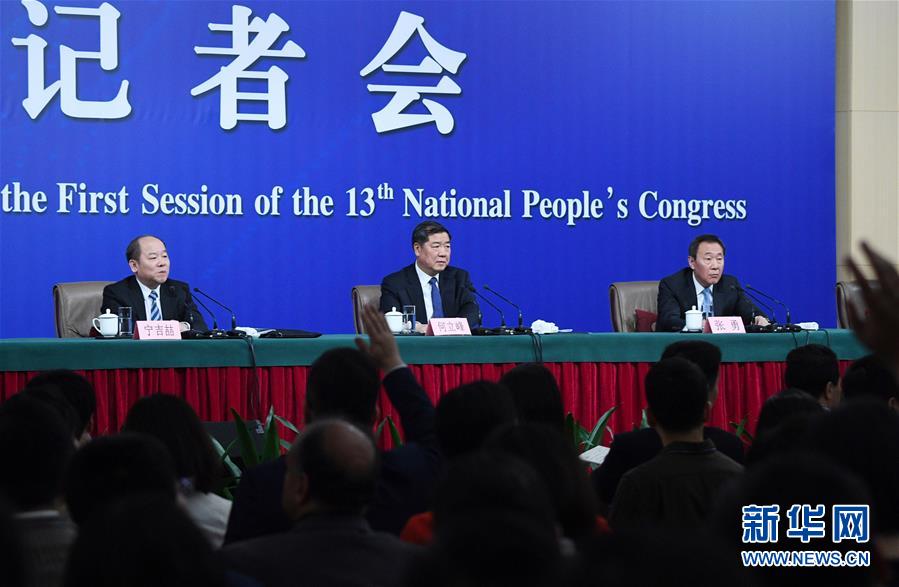 （兩會&middot;XHDW）（3）國家發(fā)改委主任何立峰等就&ldquo;創(chuàng)新和完善宏觀調(diào)控，推動高質(zhì)量發(fā)展&rdquo;答記者問