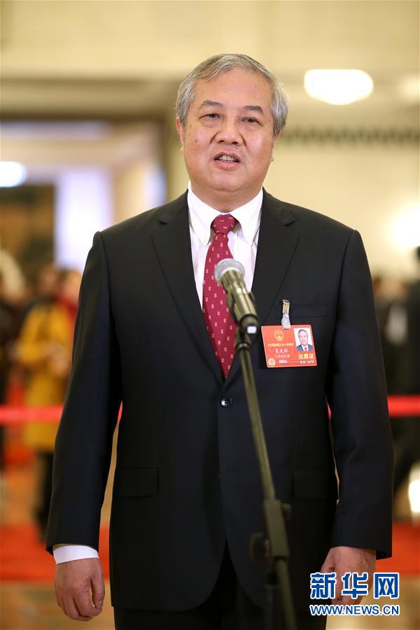 （兩會(huì)&middot;XHDW）（5）全國(guó)人大代表接受采訪