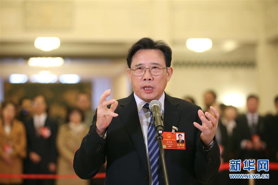 （兩會(huì)&middot;XHDW）（9）全國(guó)人大代表接受采訪