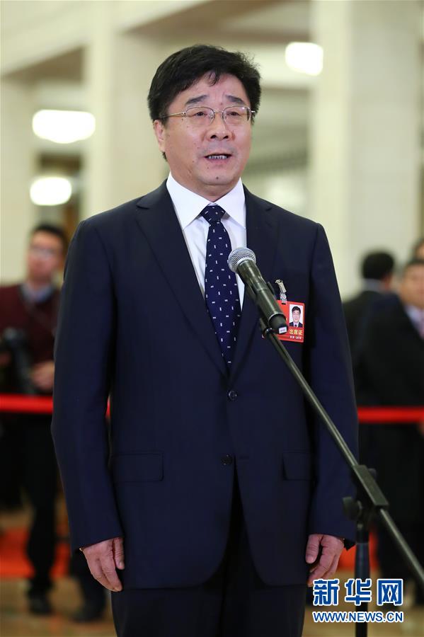 （兩會(huì)&middot;XHDW）（9）全國(guó)政協(xié)委員接受采訪