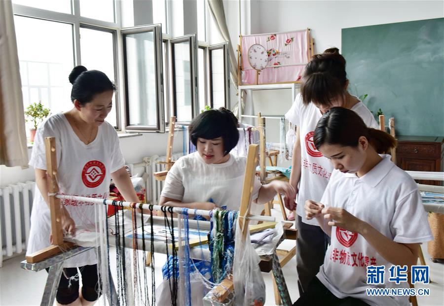 （兩會(huì)&middot;基層代表履職故事）（4）全國(guó)人大代表孫艷玲：做好非遺事業(yè)，讓古老技藝活起來(lái)