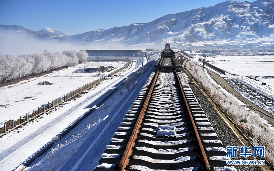 （新華全媒頭條&middot;圖文互動）（13）風正一帆懸&mdash;&mdash;以習近平同志為核心的黨中央治國理政一年間