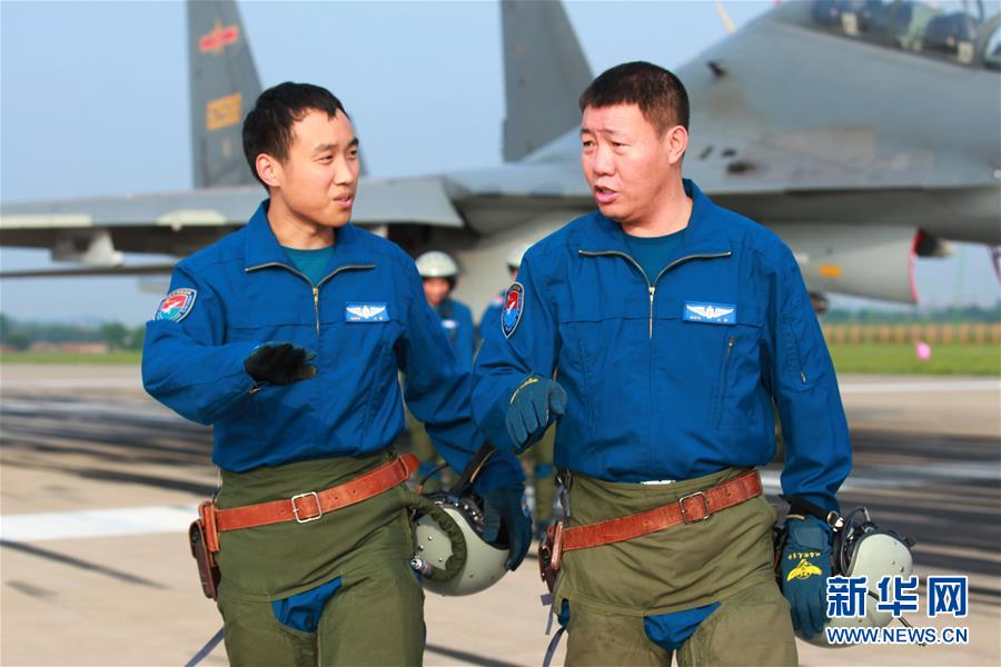 （新華全媒頭條&middot;圖文互動）（3）戰(zhàn)鷹，為祖國奮飛&mdash;&mdash;記空軍航空兵某旅旅長、特級飛行員郝井文