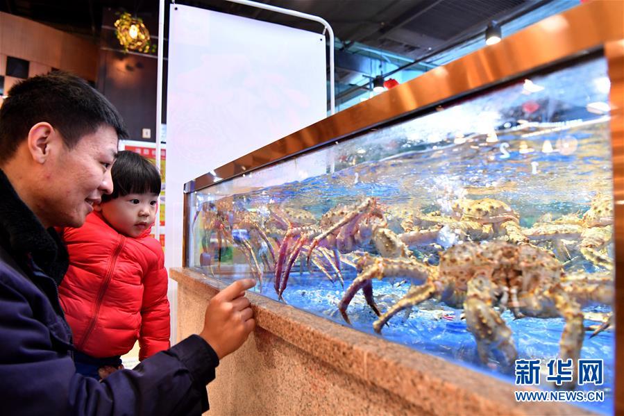 (在習(xí)近平新時(shí)代中國特色社會(huì)主義思想指引下·將改革開放進(jìn)行到底·大國之約)(新華全媒頭條·圖文互動(dòng))(7)潮起東方浪涌時(shí)——來自對(duì)外開放前沿的時(shí)代強(qiáng)音