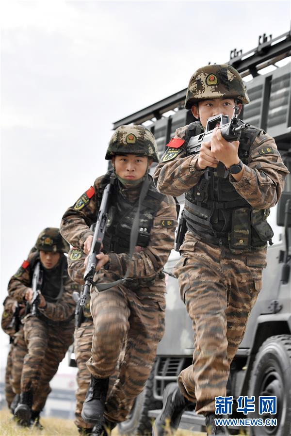 （新華全媒頭條&middot;圖文互動(dòng)）（5）向祖國(guó)報(bào)告：我在戰(zhàn)位守萬家團(tuán)圓&mdash;&mdash;解放軍和武警部隊(duì)新春佳節(jié)備戰(zhàn)執(zhí)勤記事