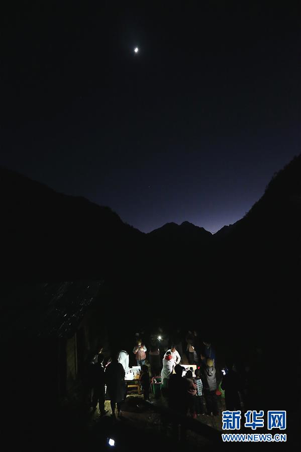 （新華全媒頭條&middot;圖文互動）（5）大峽谷里的&ldquo;背簍醫(yī)生&rdquo;