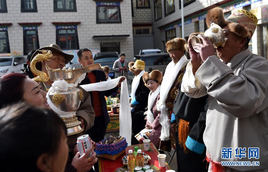 （兩會前夕看落實(shí)&middot;圖文互動）（4）格?；ㄩ_ 幸福路寬&mdash;&mdash;西藏落實(shí)習(xí)近平總書記全國兩會重要講話精神紀(jì)實(shí)