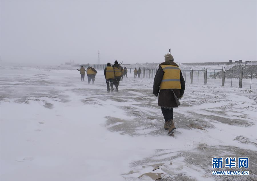 (新華全媒頭條·圖文互動(dòng))(2)他們是比鋼鐵還硬的漢子——天路之巔看不見的“軌枕”