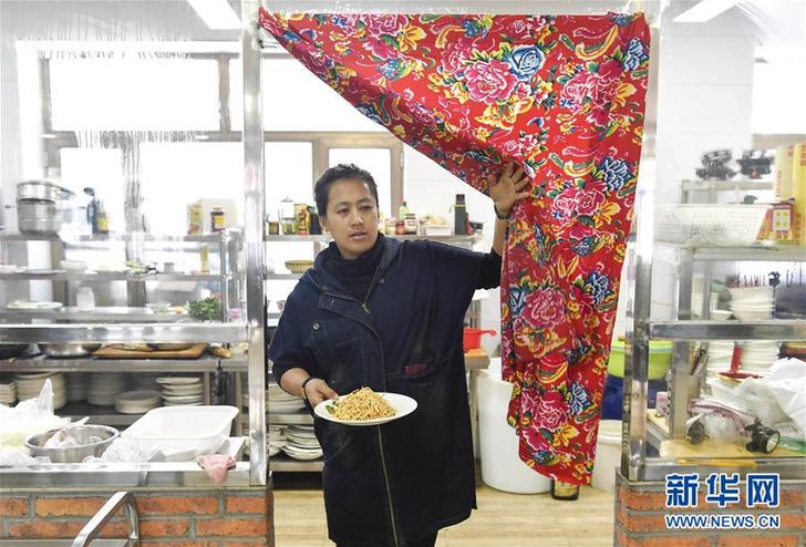 （在習(xí)近平新時(shí)代中國(guó)特色社會(huì)主義思想指引下&mdash;&mdash;新時(shí)代新作為新篇章&middot;圖文互動(dòng)）（5）三年，從無(wú)名小屯到聲名遠(yuǎn)播&mdash;&mdash;這個(gè)&ldquo;雪鄉(xiāng)&rdquo;是如何做到的？