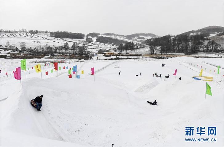 （在習(xí)近平新時(shí)代中國(guó)特色社會(huì)主義思想指引下&mdash;&mdash;新時(shí)代新作為新篇章&middot;圖文互動(dòng)）（3）三年，從無(wú)名小屯到聲名遠(yuǎn)播&mdash;&mdash;這個(gè)&ldquo;雪鄉(xiāng)&rdquo;是如何做到的？