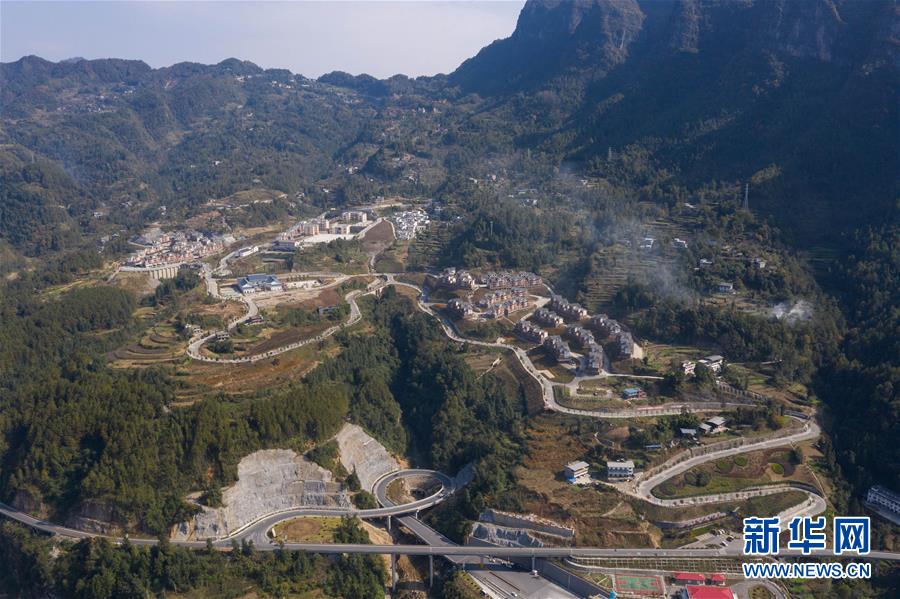 （兩會前夕看落實&middot;圖文互動）（1）&ldquo;飛針走線&rdquo;&ldquo;繡&rdquo;出小康畫卷&mdash;&mdash;四川落實習(xí)近平總書記全國兩會重要講話精神紀(jì)實