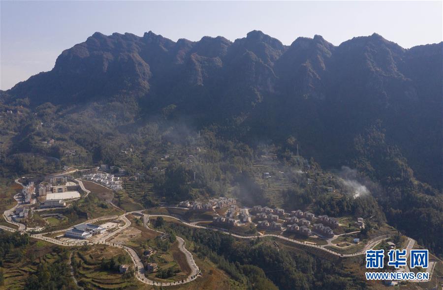 （兩會前夕看落實&middot;圖文互動）（2）&ldquo;飛針走線&rdquo;&ldquo;繡&rdquo;出小康畫卷&mdash;&mdash;四川落實習(xí)近平總書記全國兩會重要講話精神紀(jì)實
