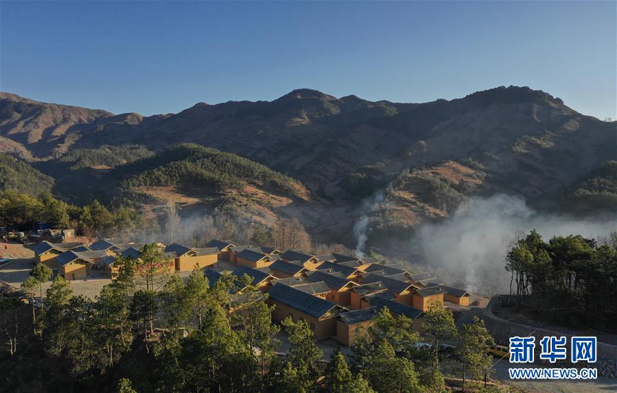 （兩會前夕看落實&middot;圖文互動）（3）&ldquo;飛針走線&rdquo;&ldquo;繡&rdquo;出小康畫卷&mdash;&mdash;四川落實習(xí)近平總書記全國兩會重要講話精神紀(jì)實