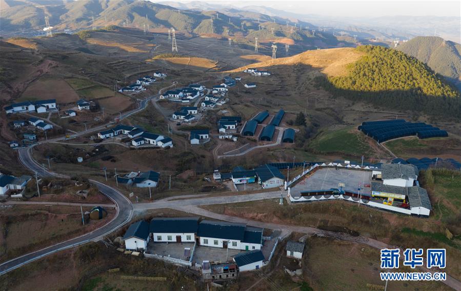（兩會前夕看落實&middot;圖文互動）（7）&ldquo;飛針走線&rdquo;&ldquo;繡&rdquo;出小康畫卷&mdash;&mdash;四川落實習(xí)近平總書記全國兩會重要講話精神紀(jì)實