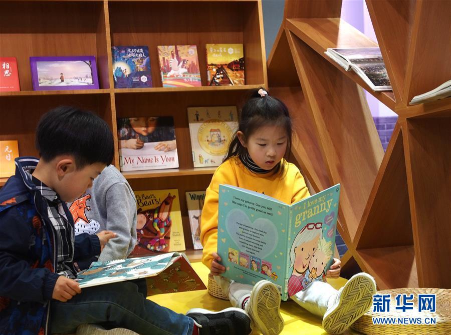 （新華全媒頭條&middot;兩會(huì)精神看落實(shí)&middot;圖文互動(dòng)）（2）把握時(shí)代脈搏　聆聽時(shí)代聲音&mdash;&mdash;落實(shí)全國兩會(huì)精神堅(jiān)定文化自信述評(píng)