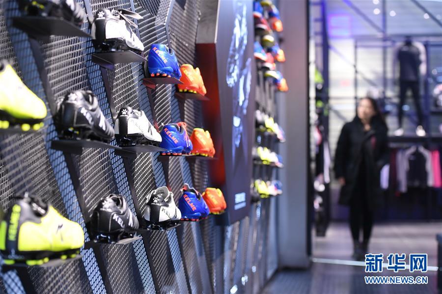 (在習(xí)近平新時代中國特色社會主義思想指引下——新時代新作為新篇章·圖文互動)(4)國際范兒·科技范兒·綠色范兒——傳統(tǒng)制造業(yè)嶄露“新面孔”