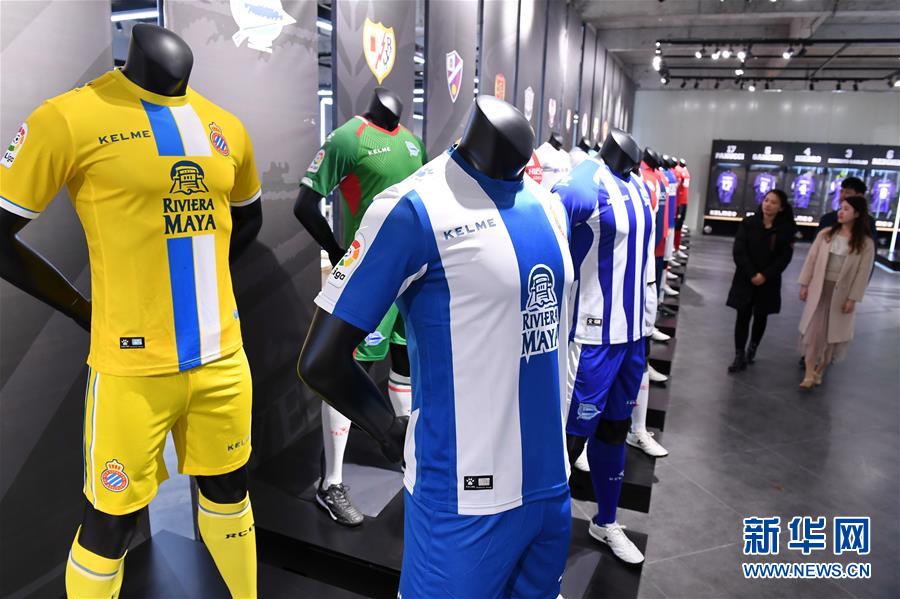 (在習(xí)近平新時代中國特色社會主義思想指引下——新時代新作為新篇章·圖文互動)(2)國際范兒·科技范兒·綠色范兒——傳統(tǒng)制造業(yè)嶄露“新面孔”