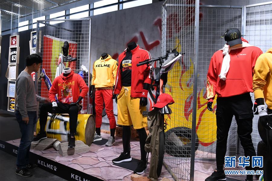 (在習(xí)近平新時代中國特色社會主義思想指引下——新時代新作為新篇章·圖文互動)(5)國際范兒·科技范兒·綠色范兒——傳統(tǒng)制造業(yè)嶄露“新面孔”