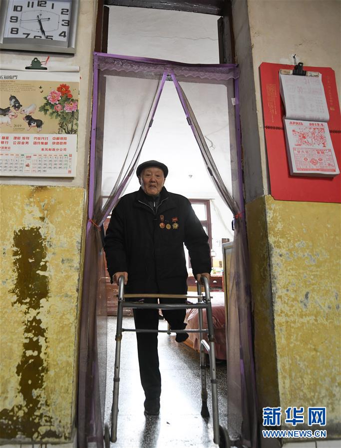 (新華全媒頭條·圖文互動(dòng))(1)英雄無(wú)言——95歲老黨員張富清的本色人生