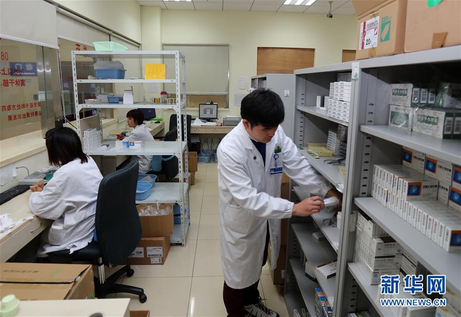 （新華全媒頭條&middot;圖文互動）（1）一粒藥片牽動萬人心，藥品集中采購給你我省了多少？