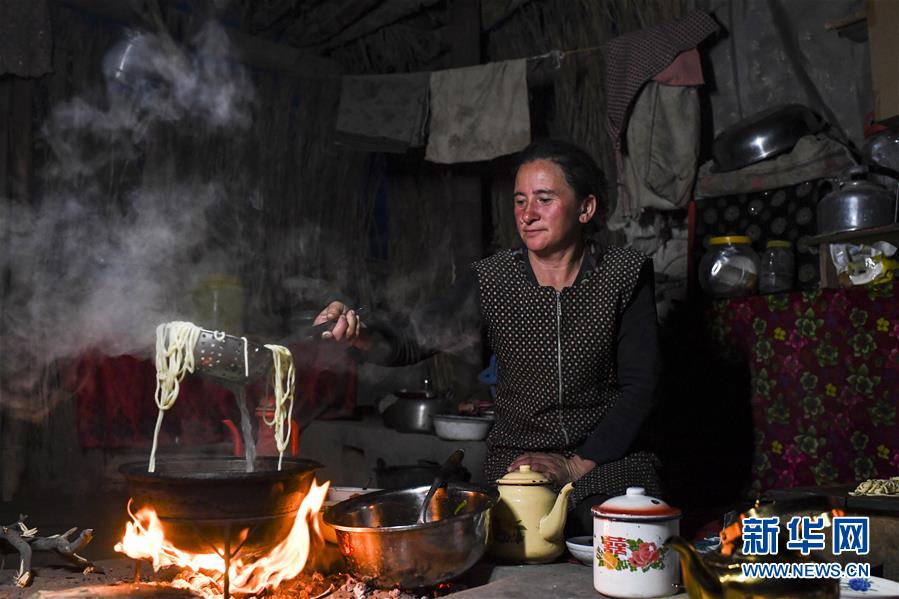 （新華全媒頭條&middot;圖文互動(dòng)）（5）一步千年，&ldquo;最后的沙漠部落&rdquo;遷入新家園