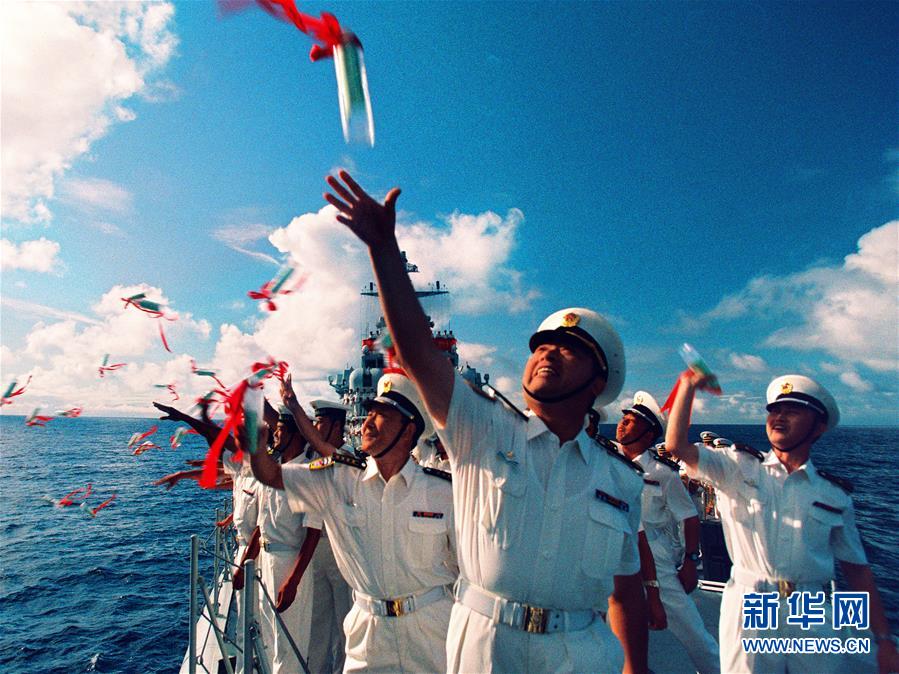 （新華全媒頭條&middot;人民海軍70年&middot;圖文互動(dòng)）（1）向海圖強(qiáng)春潮涌&mdash;&mdash;黨中央、中央軍委和習(xí)主席關(guān)心人民海軍建設(shè)發(fā)展紀(jì)實(shí)