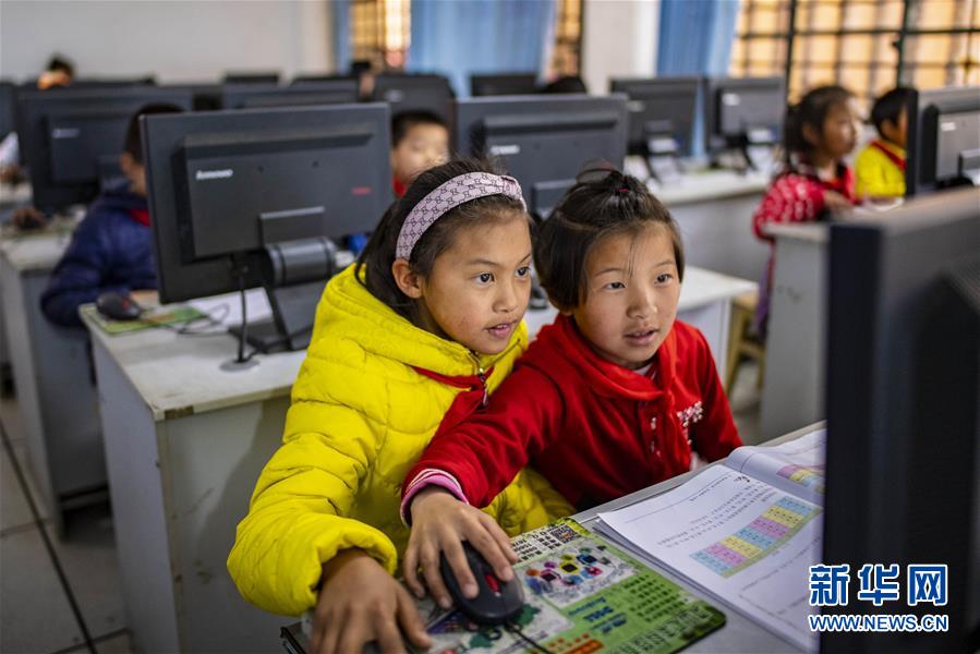 （壯麗70年&middot;奮斗新時代&middot;圖文互動）（10）獨龍江畔，這個民族&ldquo;一躍千年&rdquo;