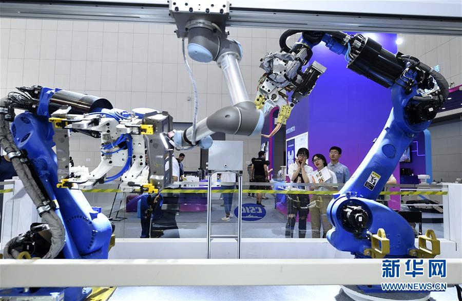 （新華全媒頭條&middot;圖文互動(dòng)）（5）擁抱智能新時(shí)代：世界智能大會(huì)釋放了哪些新信號(hào)？