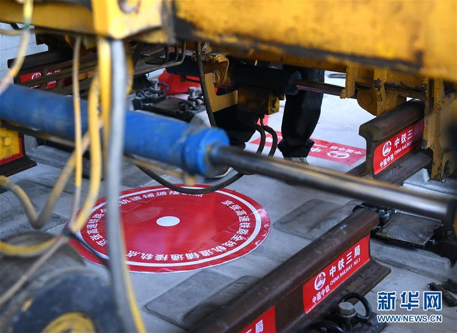 （新華全媒頭條&middot;圖文互動(dòng)）（4）百年&ldquo;筑夢(mèng)&rdquo;的榮光&mdash;&mdash;寫(xiě)在京張高鐵全線軌道貫通之際