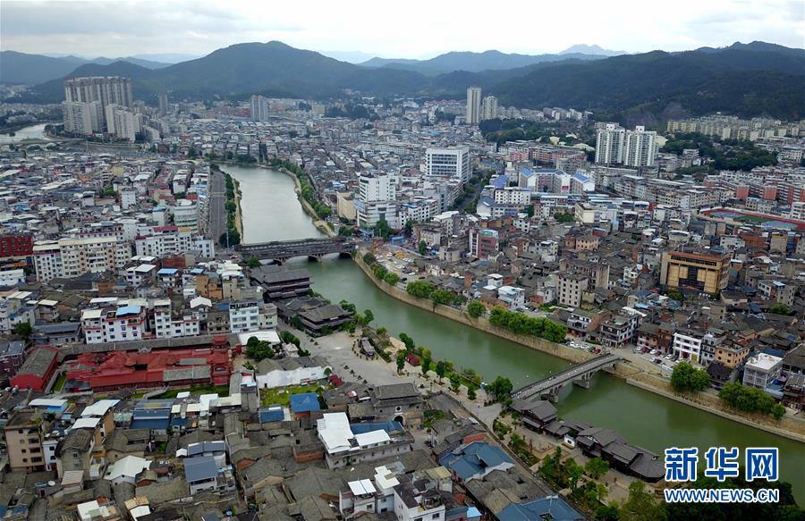 （新華全媒頭條&middot;不忘初心、牢記使命&mdash;&mdash;記者再走長征路&middot;圖文互動(dòng)）（3）風(fēng)展紅旗如畫&mdash;&mdash;來自長征出發(fā)地長汀、寧化的紅色信仰報(bào)告 