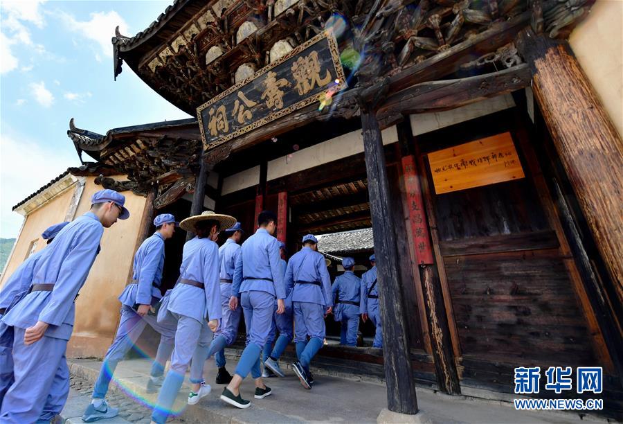 （新華全媒頭條&middot;不忘初心、牢記使命&mdash;&mdash;記者再走長征路&middot;圖文互動(dòng)）（10）風(fēng)展紅旗如畫&mdash;&mdash;來自長征出發(fā)地長汀、寧化的紅色信仰報(bào)告 