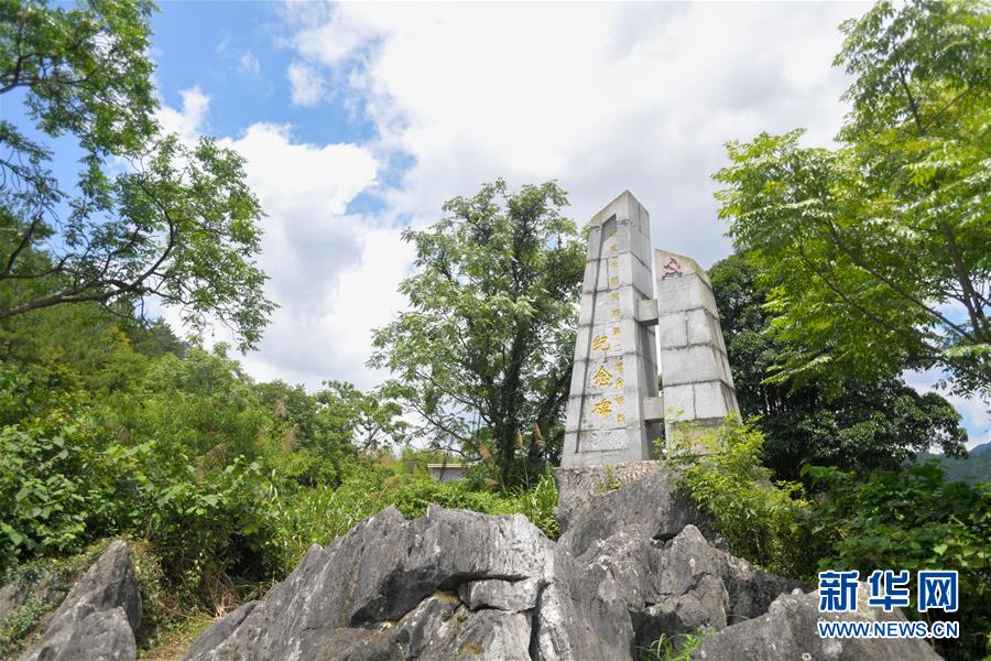 （壯麗70年&middot;奮斗新時(shí)代&mdash;&mdash;記者再走長(zhǎng)征路&middot;圖文互動(dòng)）（4）永恒祭奠：他們，倒在了第二道封鎖線上