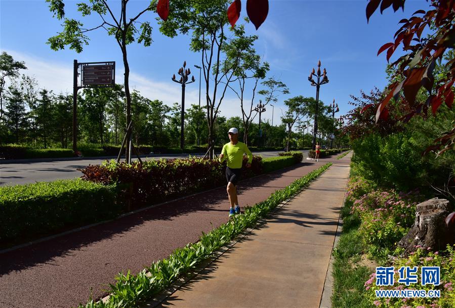 （在習(xí)近平新時代中國特色社會主義思想指引下&mdash;&mdash;新時代新作為新篇章&middot;圖文互動）（3）在這里，遇見&ldquo;詩和遠(yuǎn)方&rdquo;&mdash;&mdash;長白山下&ldquo;第一鎮(zhèn)&rdquo;的全域旅游實踐