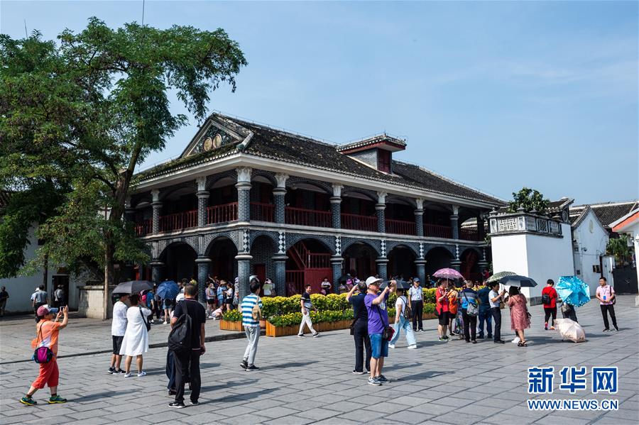 （新華全媒頭條&middot;壯麗70年&middot;奮斗新時(shí)代&mdash;&mdash;記者再走長(zhǎng)征路&middot;圖文互動(dòng)）（7）偉大轉(zhuǎn)折是怎樣發(fā)生的&mdash;&mdash;重回遵義會(huì)議現(xiàn)場(chǎng)